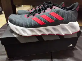 Sepatu Adidas Switch Run M Big Size 46 Warna Abu Merah Putih ORIGINAL