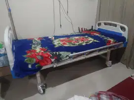 Ranjang pasien  dan tabung o2