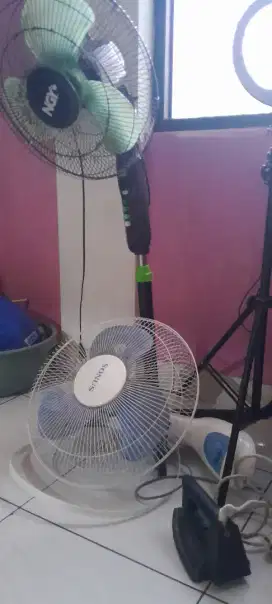 kipas angin dinding 1,kipas angin berdiri 1,setrika merk cosmos1