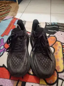 sepatu Hoka bekas