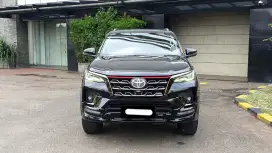 Km49rb toyota fortuner vrz trd sportivo 2021 hitam tangan pertama