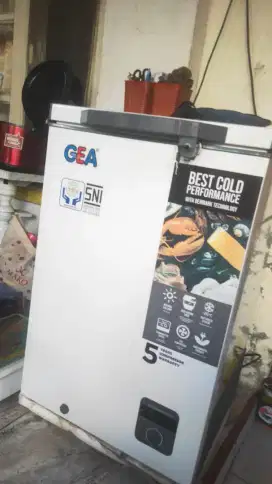 Freezer GEA model AB-108R kapasitas 100 liter