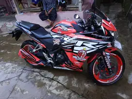 Jual motor Honda CBR 250R 2011 warna merah