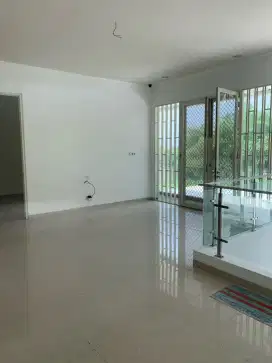 Dijual Rumah Citraland Eastwood, Hook Selatan-Timur Depan Taman