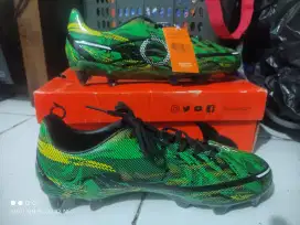 Sepatu bola ortus size 40