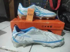 Sepatu bola ortus size 41 original