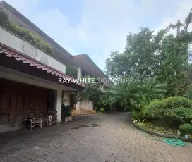 Dijual Rumah Lama Area Premium di Jl. Sekolah Kencana, Pondok indah