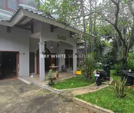 Dijual Rumah Bagus Lahan Luas di Jl Lebak Bulus IV