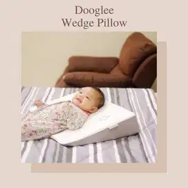 Dooglee Wedge Pillow Grey Bekas - Bantal Wedge Bayi Anti Gumoh