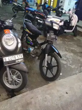 Motor legenda tahun 2002 surat komplit pelat mati 2022
