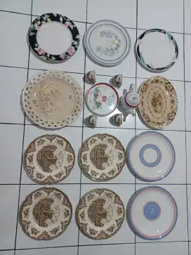 Jual srmuanya piring2x antik dll.dijamin asli semuanya.cek saja