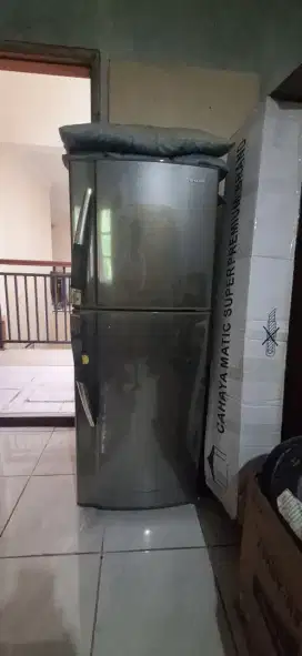 Kulkas Sharp 2 pintu