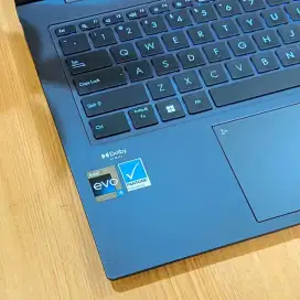 Asus ZenBook i5-13500H OLED touchscrend Intel iris Xe mulus like new