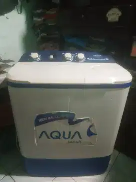 Mesin cuci 2 tabung Aqua