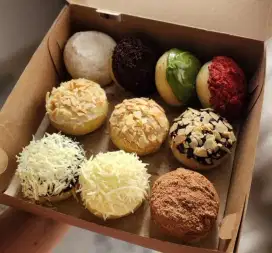 Menjual donat burger dan lain lain