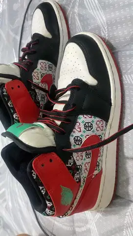 Air jordan 1 mid holiday