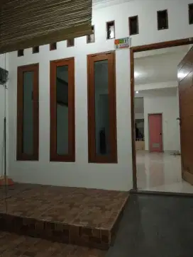 Disewakan rmh lokasi strategis di jalan antara jatimakmur
