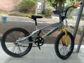 Sepeda bmx ukuran 20