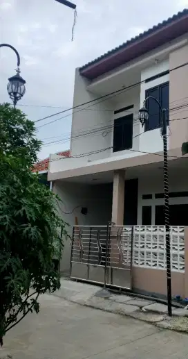 Rumah 2 lantai siap huni