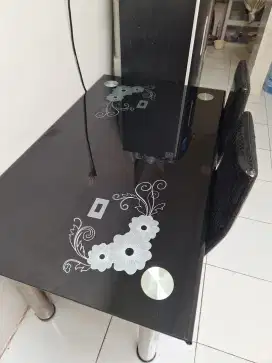 Meja Makan Kaca