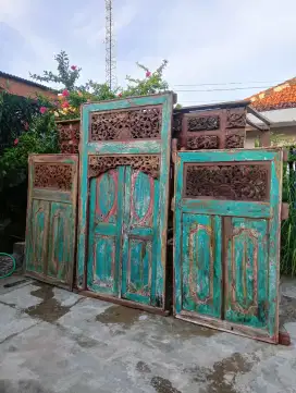 Pintu jendela kuno