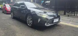 Toyota Camry 2.5 L Hybrid AT