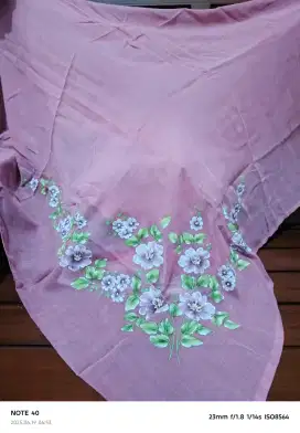 Kerudung polos, lukis, corak