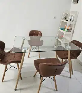 Meja makan minimalis Fabelio