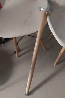 Meja makan minimalis Fabelio