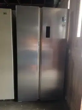 Kulkas Mewah Side By Side Electrolux 600L