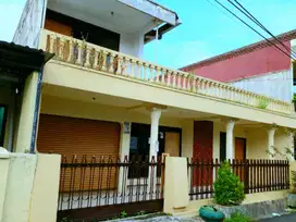 Disewakan Rumah Tingkat di Perumahan