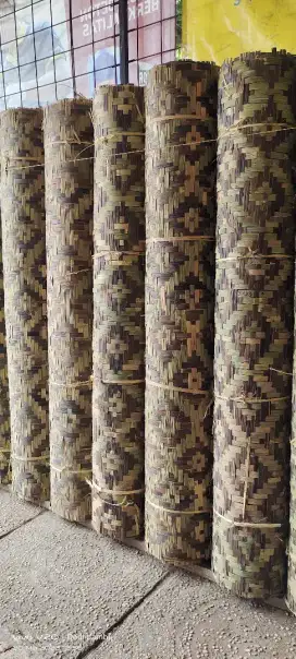 Bilik bambu motiv anyaman bambu