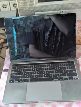 Macbook Pro M2 A2338 8/256gb (Matot)