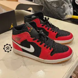 Sepatu Nike Air Jordan 1 MID SE Christmas Size 42 Preloved Second 2nd