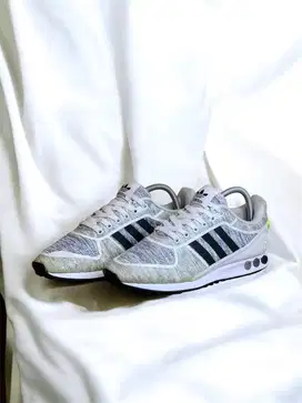 Sepatu Second Branded Adidas LA Trainer II size 40