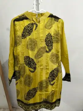 borongan 3 baju atasan,sma skali blm di pki cm di lemari aja