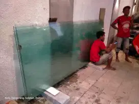 Kaca tempered bekas masih kaya baru reday stock banyak