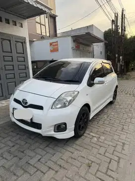 Toyota Yaris E manual 2012