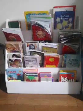 Rak buku anak bahan kayu