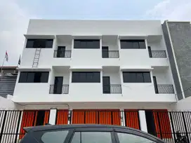 Ruko 3.5 lantai Kedoya Utara dekat Taman Ratu Cosmos Jakarta Barat