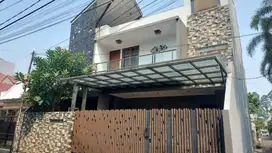 Rumah mewah Modern jual cepat di Tebet