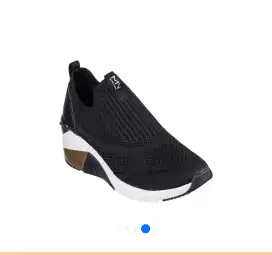 Sepatu wanita edisi salah nomor