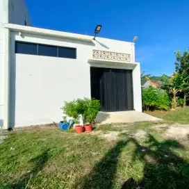 Jual rumah semi gudang