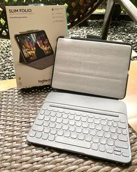 Logitech Slim Folio ( Ipad 10 Generation)
