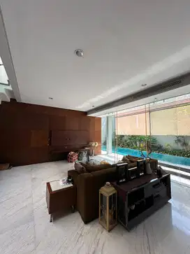 Rumah Tropical Modern Pakuwon City