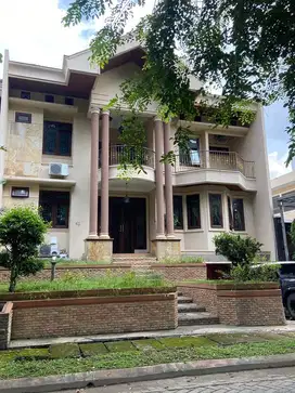 DIJUAL RUMAH MEWAH INCLUDE KOLAM RENANG KOMPLEK TASBIH