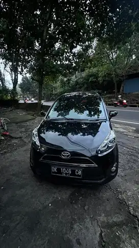 TOYOTA SIENTA 2017