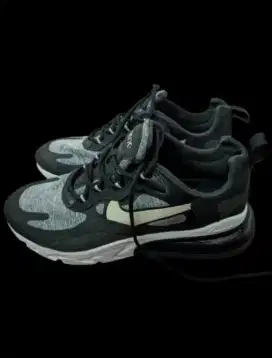 Jual SEPATU SNEAKERS Pria NIKE Air Max 270 React Black - Second