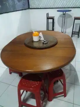Meja makan oval bahan jati