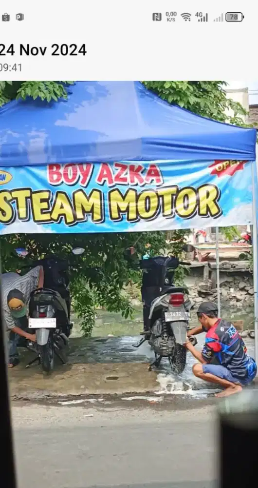 Mencari tukang cuci sepeda motor..pogot jaya
